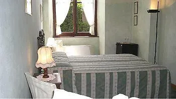 Hotell L'antico Asilo Serralunga d'Alba